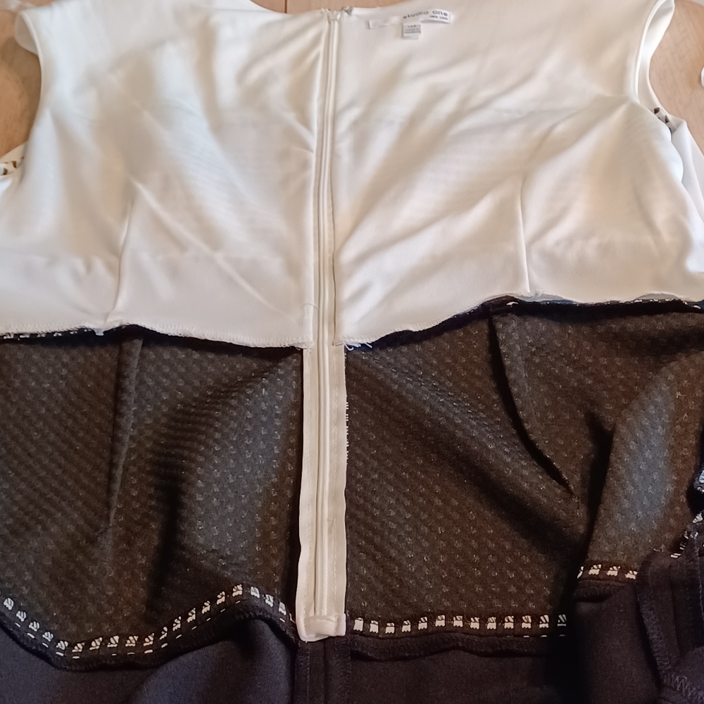 STUDIO ONE SLEEVELESS DRESS SIZE 14P - Picture 7 of 13
